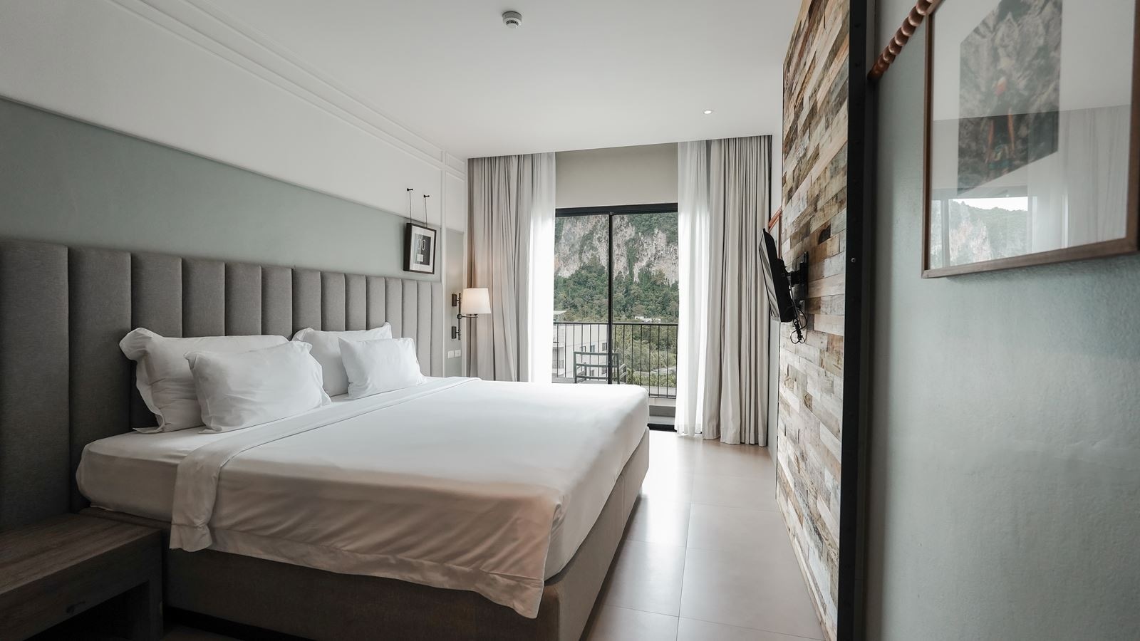 rooms-superior-room