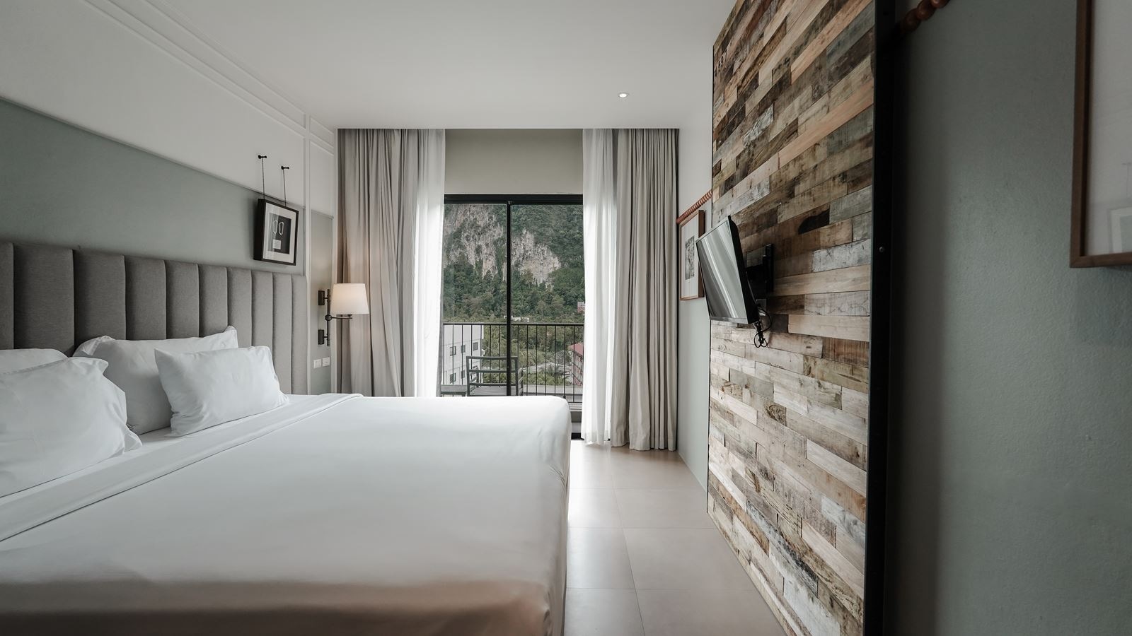 rooms-superior-room