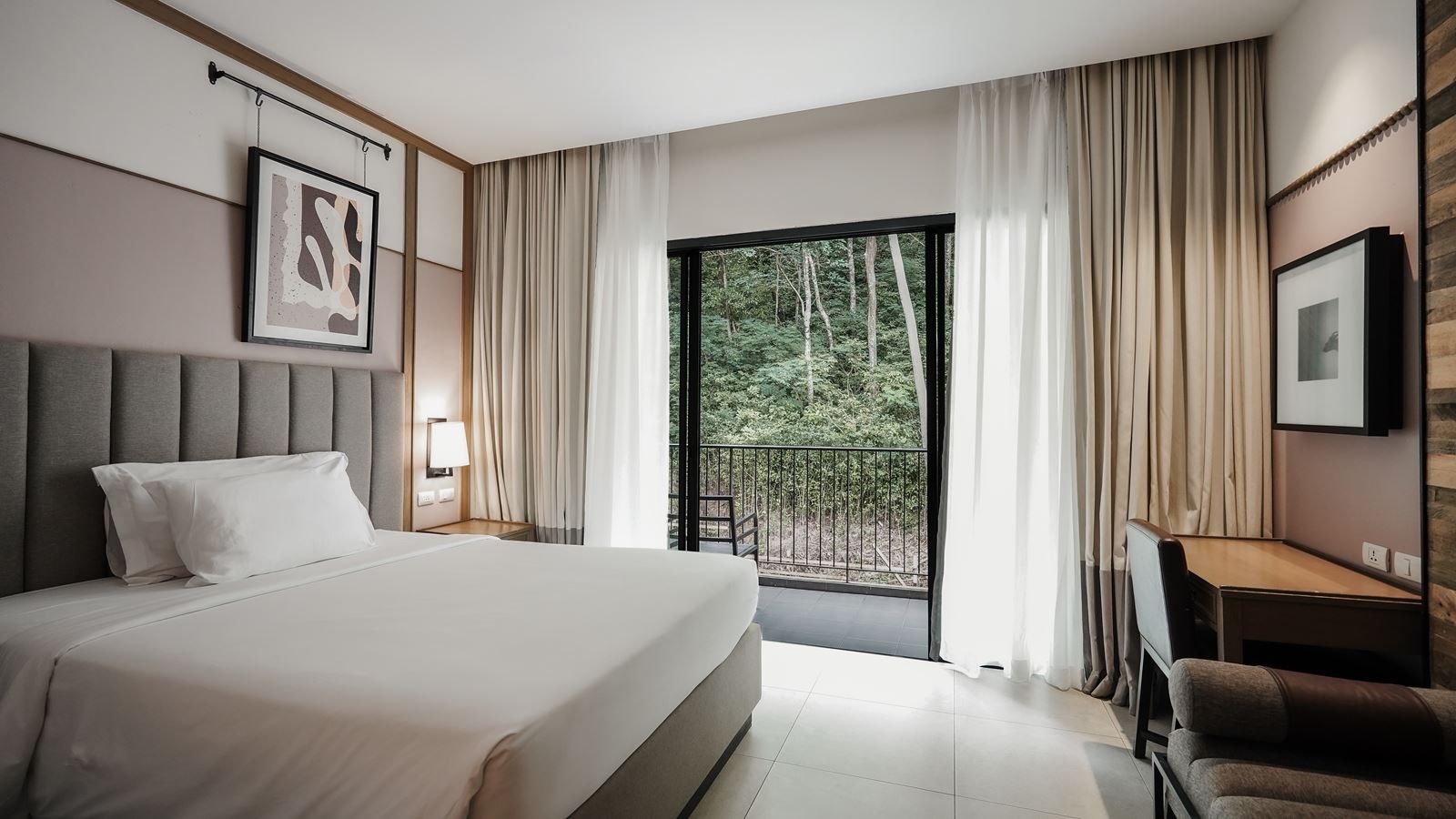 rooms-deluxe-room