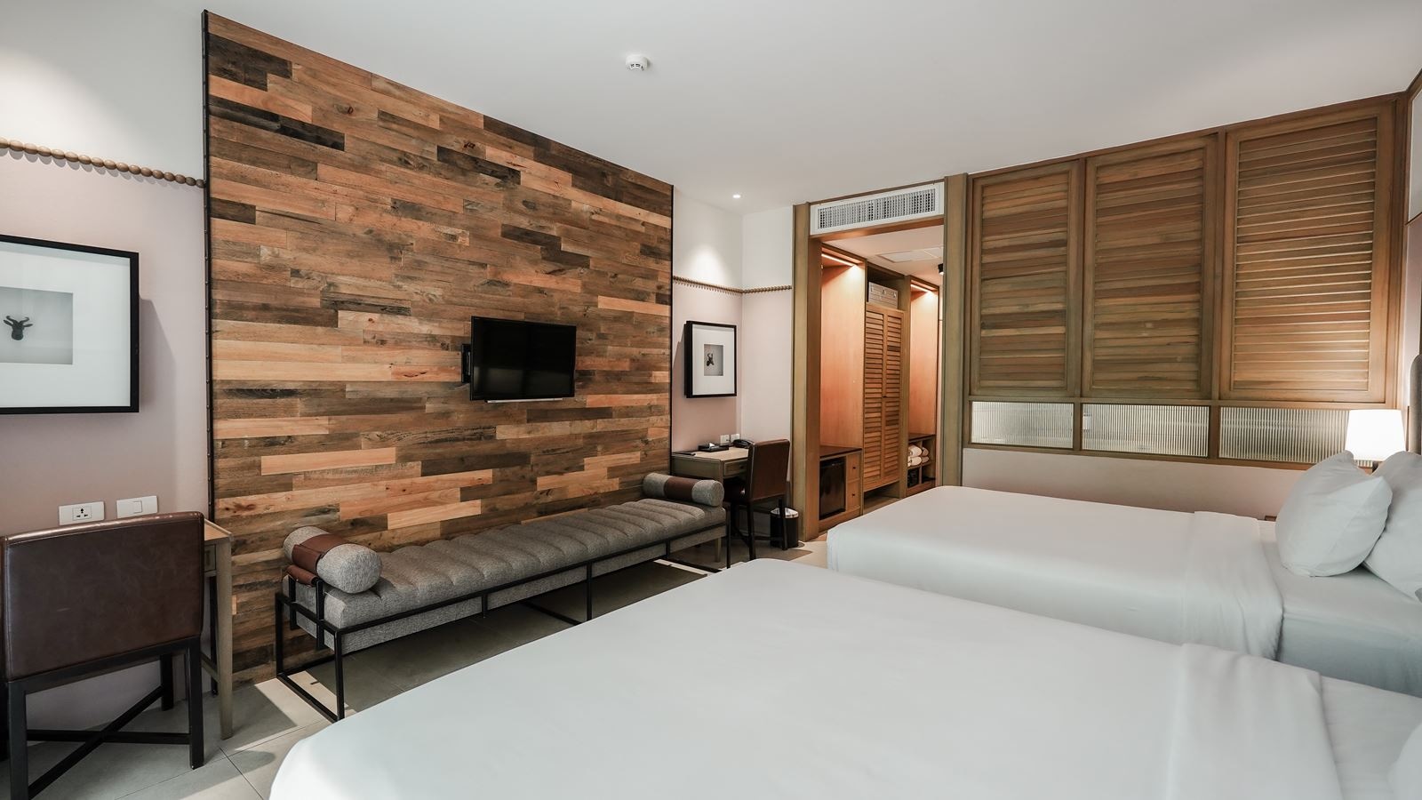 rooms-deluxe-room