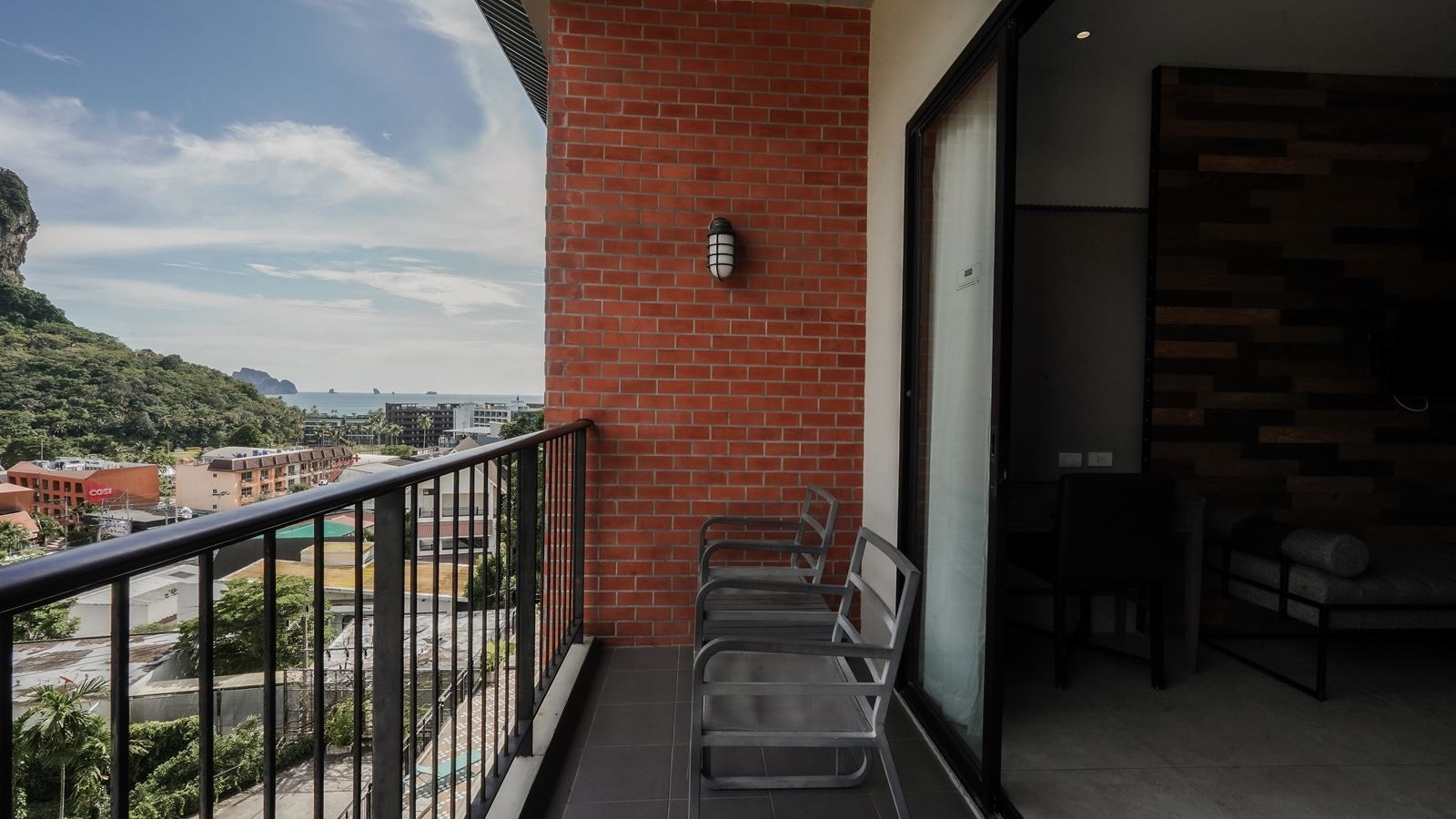 rooms-deluxe-cliff-view