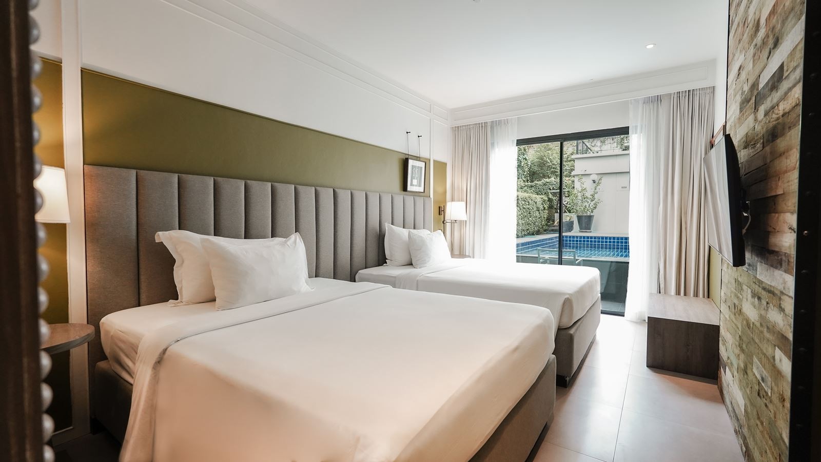 rooms-superior-pool-access
