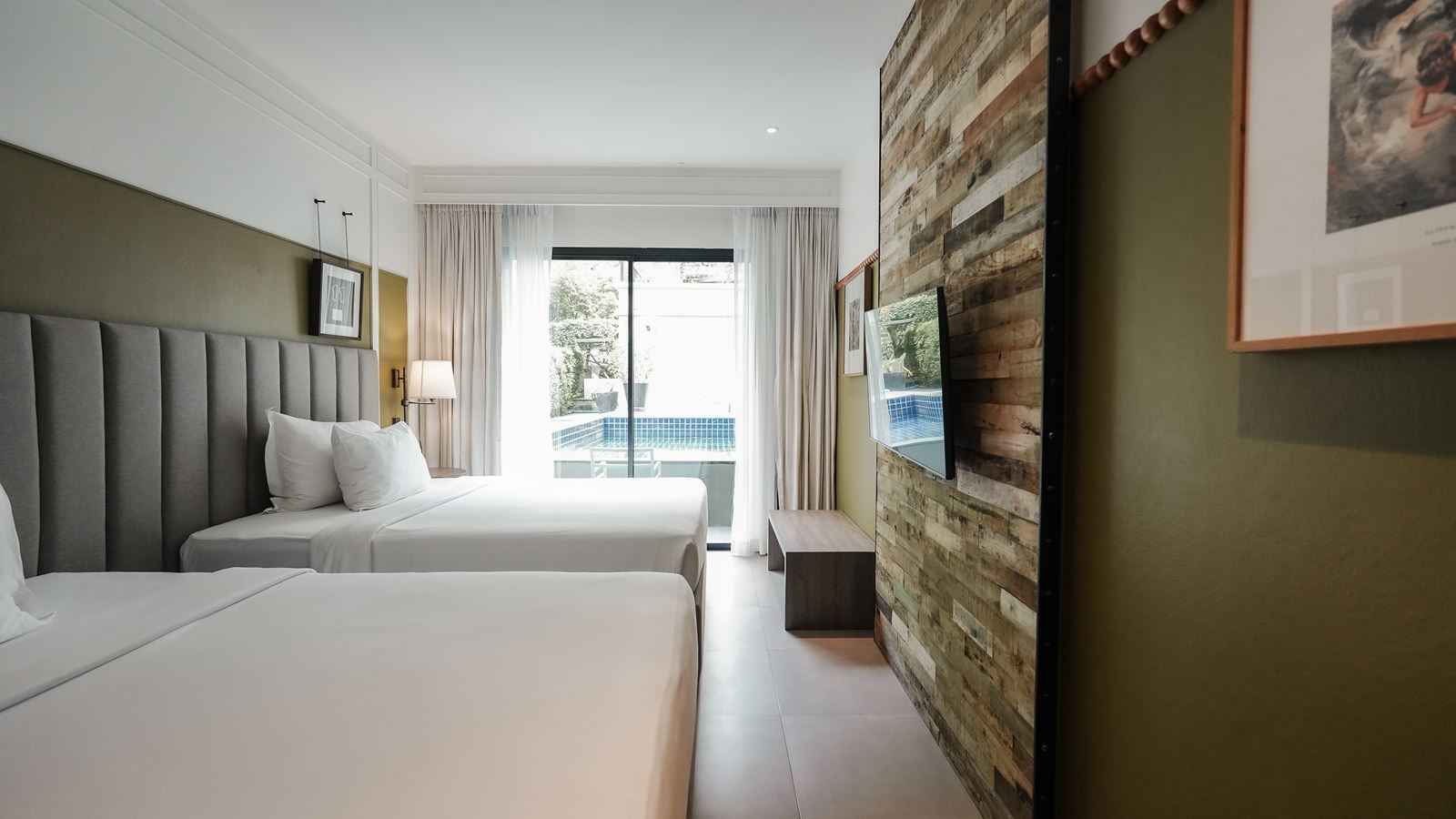 rooms-superior-pool-access