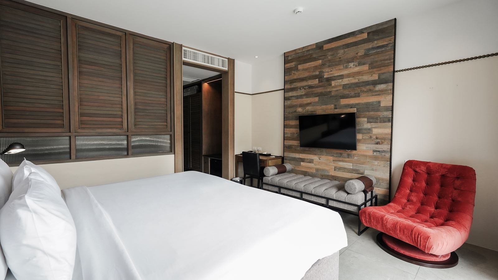 rooms-deluxe-pool-access
