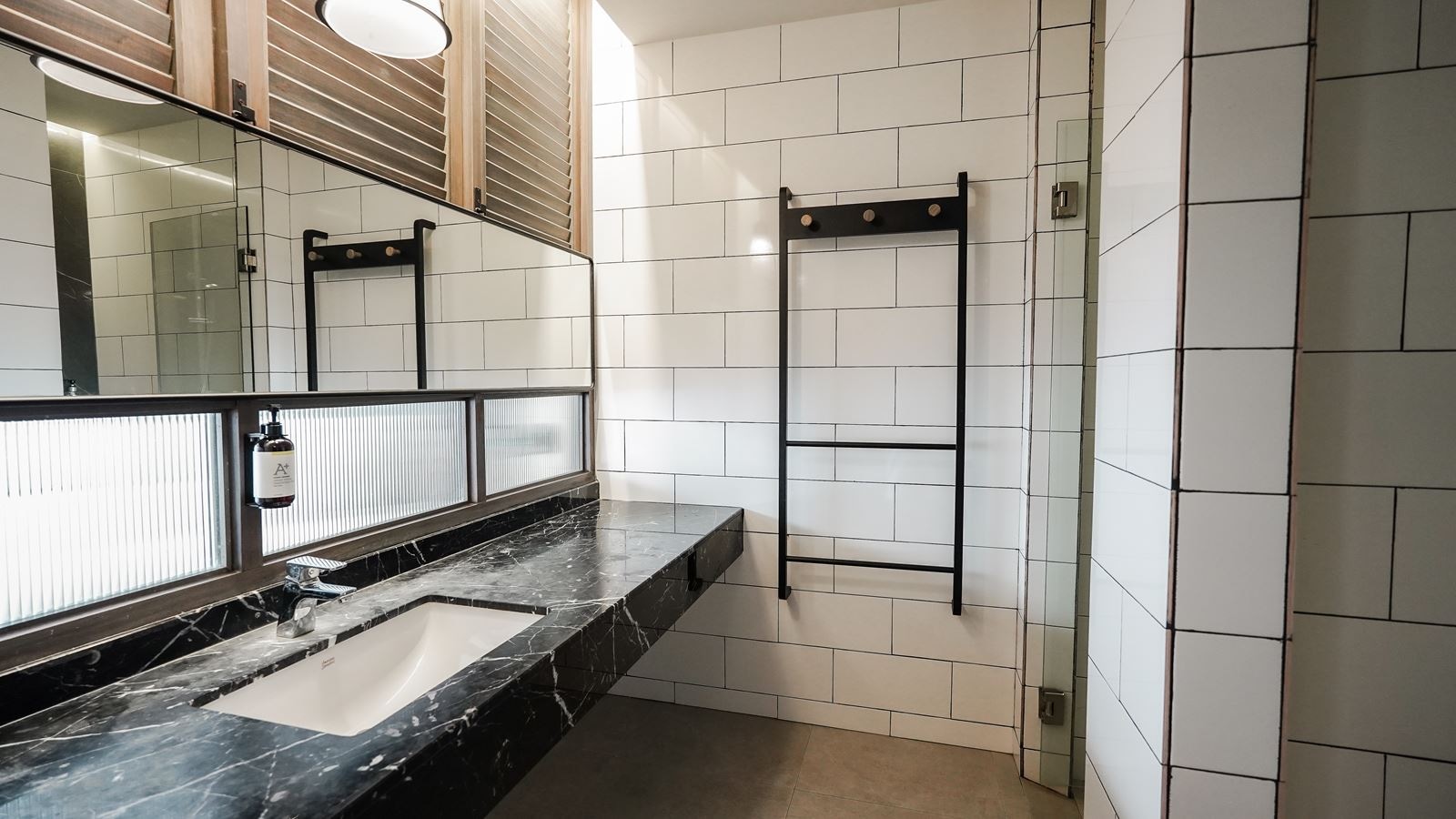 rooms-deluxe-pool-access