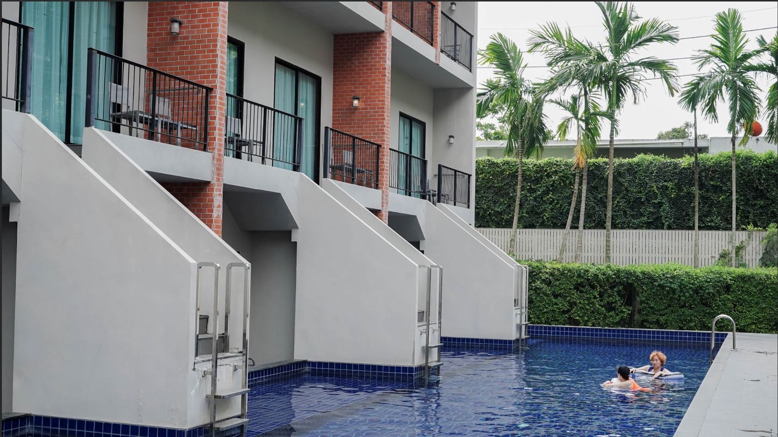 rooms-superior-pool-facing