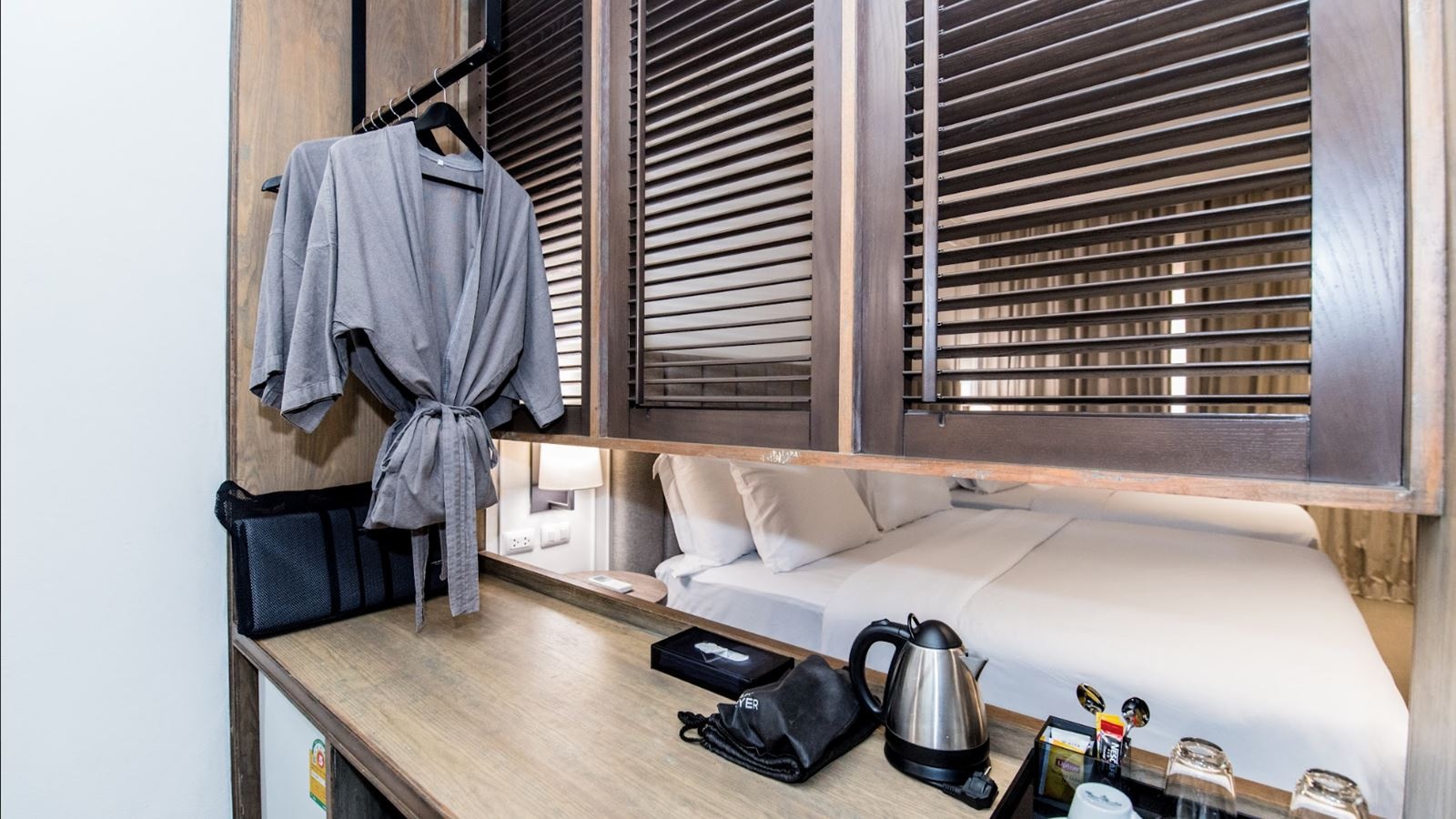rooms-superior-pool-facing