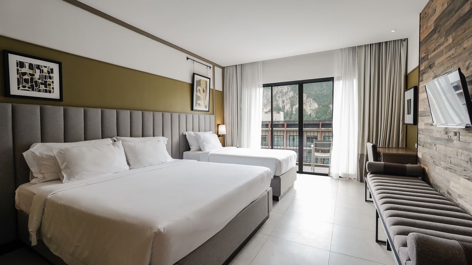 rooms-deluxe-triple