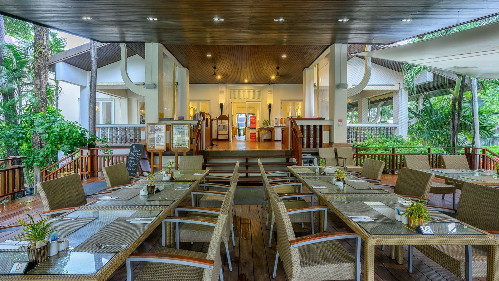 restaurants-seasons-restaurant