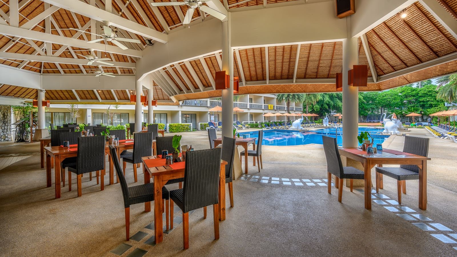 restaurants-waves-restaurant-and-pool-bar