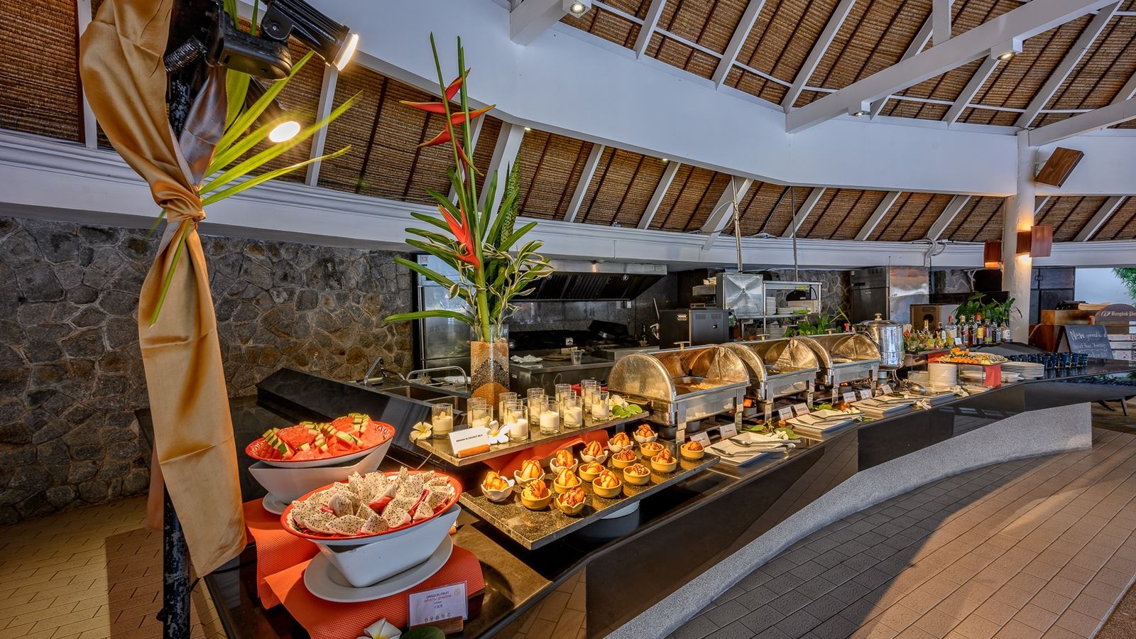 restaurants-waves-restaurant-and-pool-bar