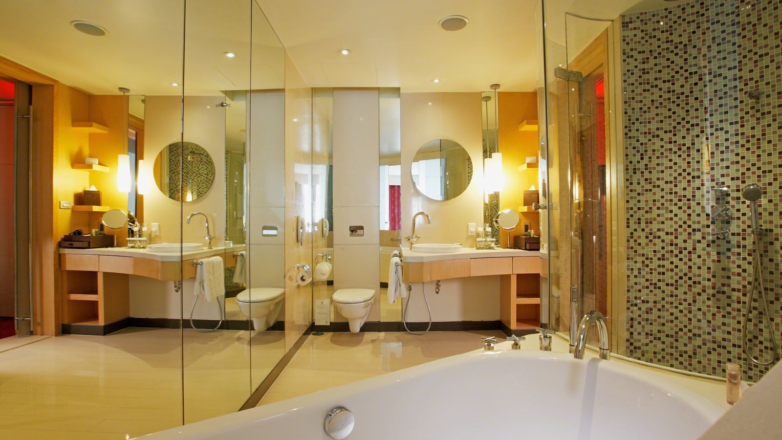 rooms-deluxe-world-family