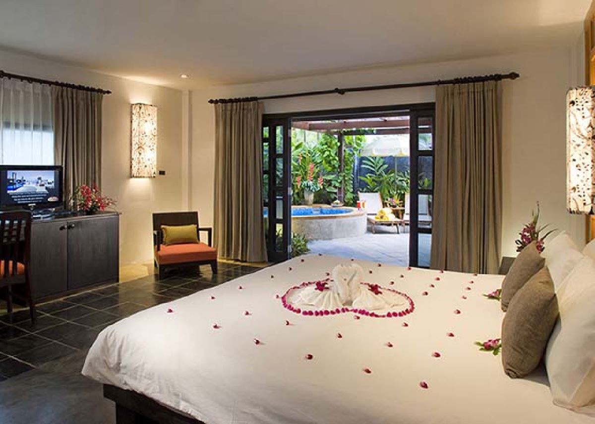 rooms-one-bedroom-private-pool-cabana