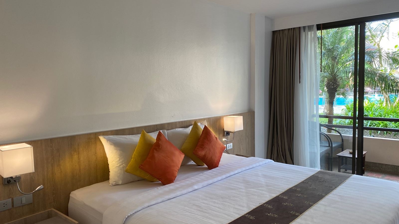 rooms-superior-pool-wing