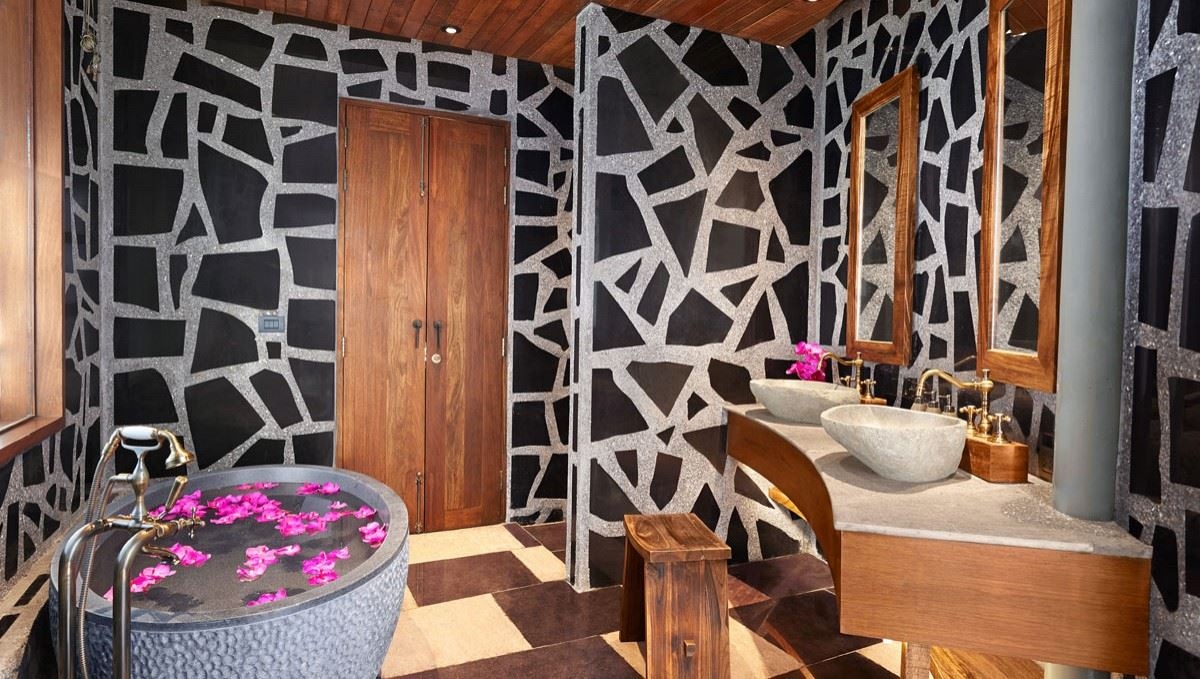 rooms-tree-pool-house