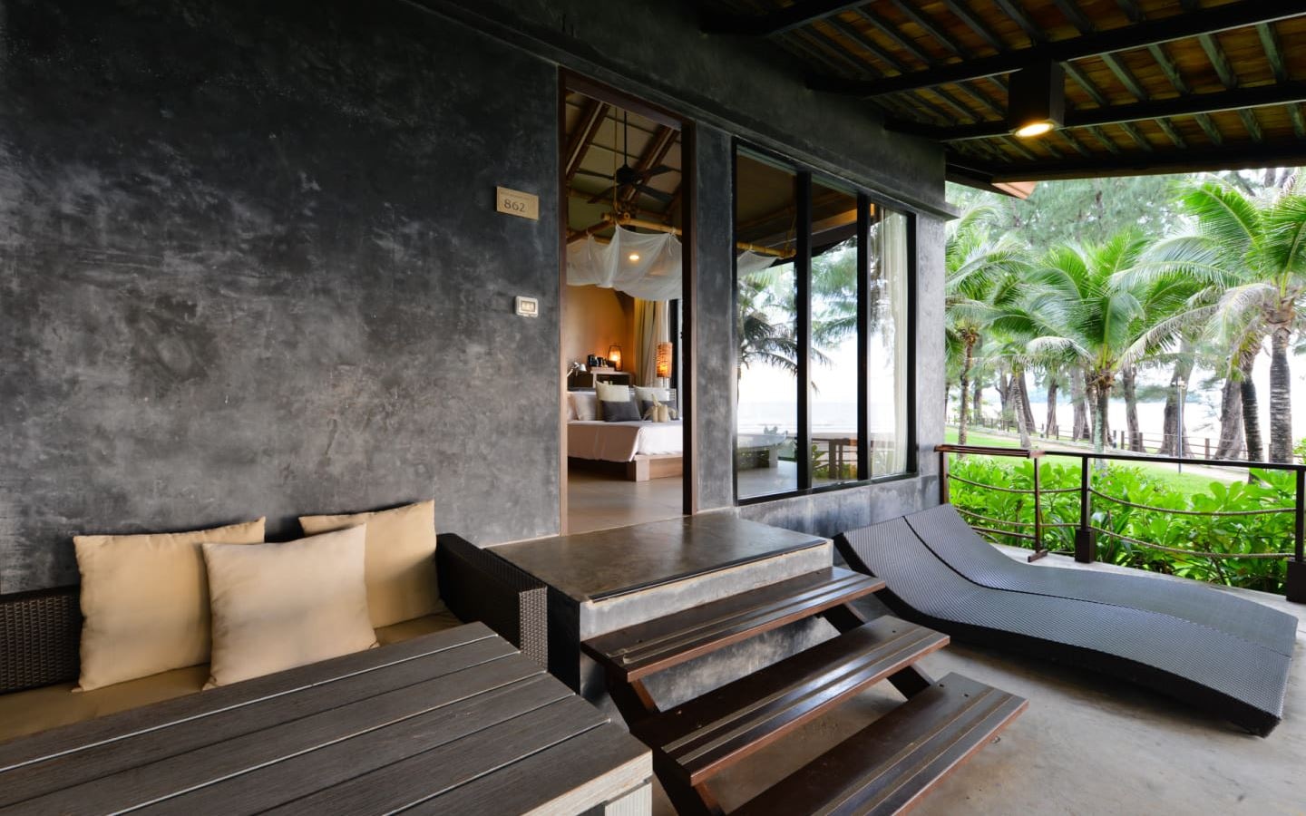 rooms-deluxe-beach-front-villa