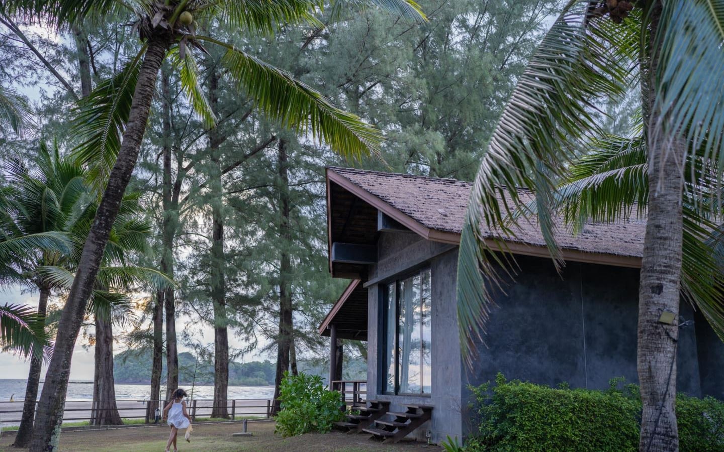 rooms-deluxe-beach-front-villa