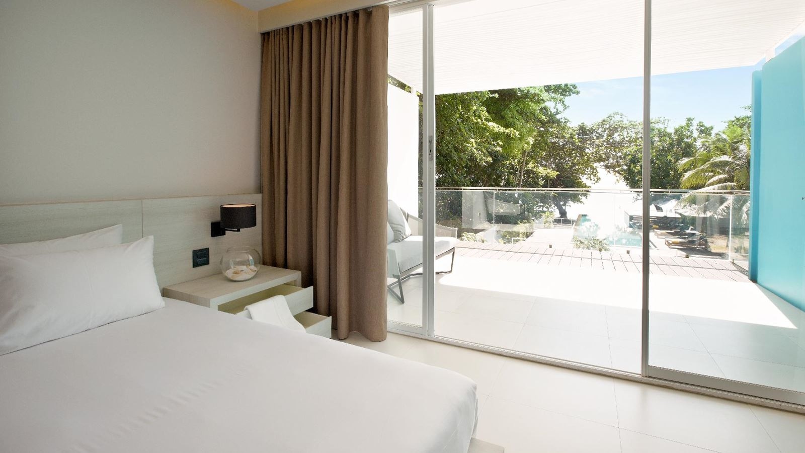 rooms-deluxe-ocean-view