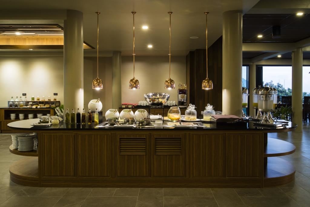 restaurants-restaurant