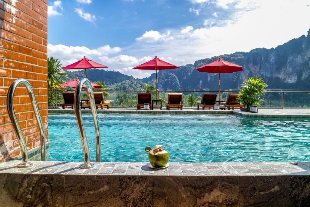 rooms-premium-pool-access