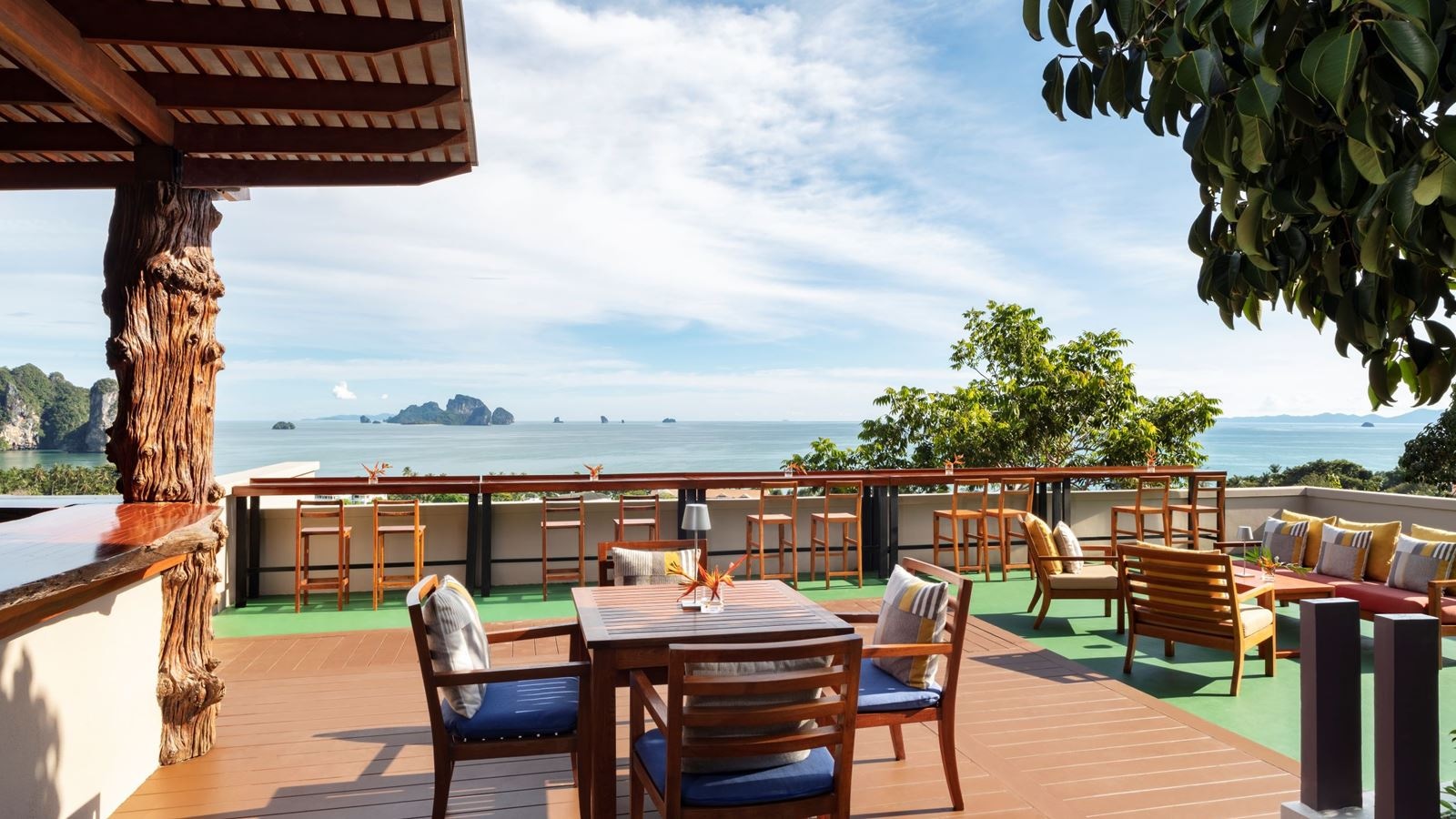 restaurants-the-peak-rooftop-bar