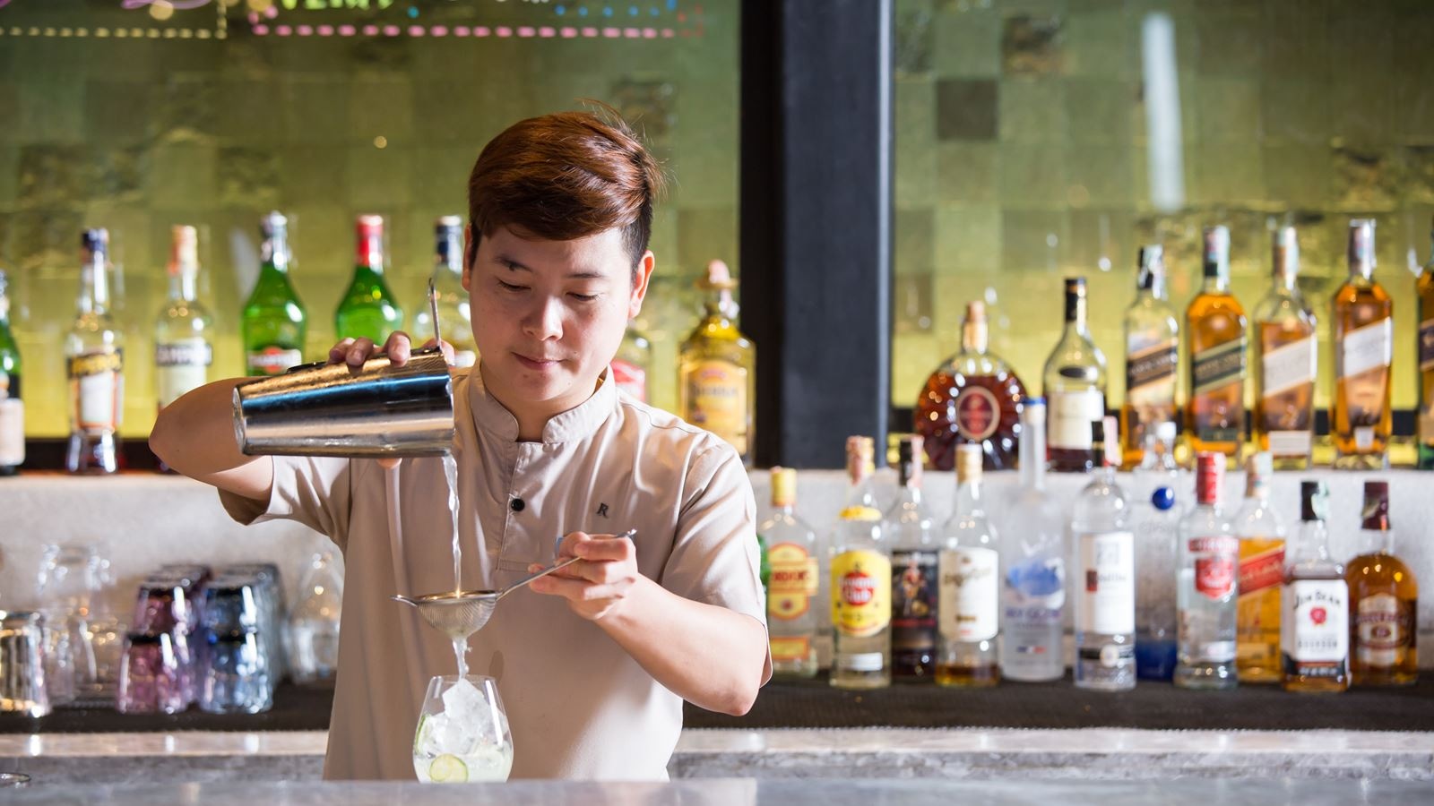 restaurants-pebbles-bar-and-grill