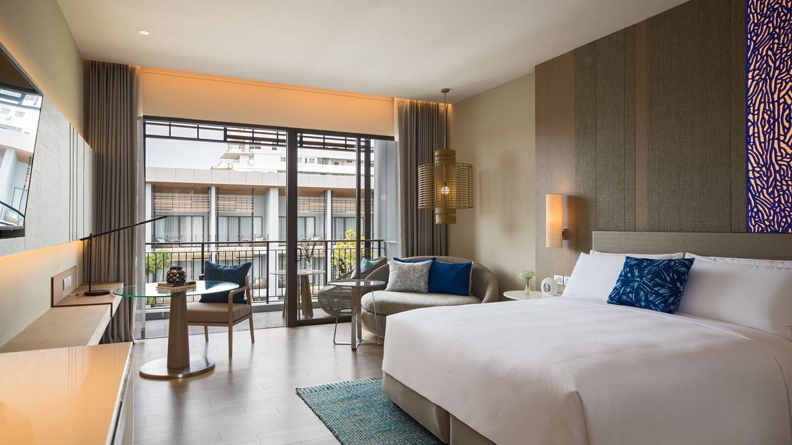 rooms-guestroom-balcony