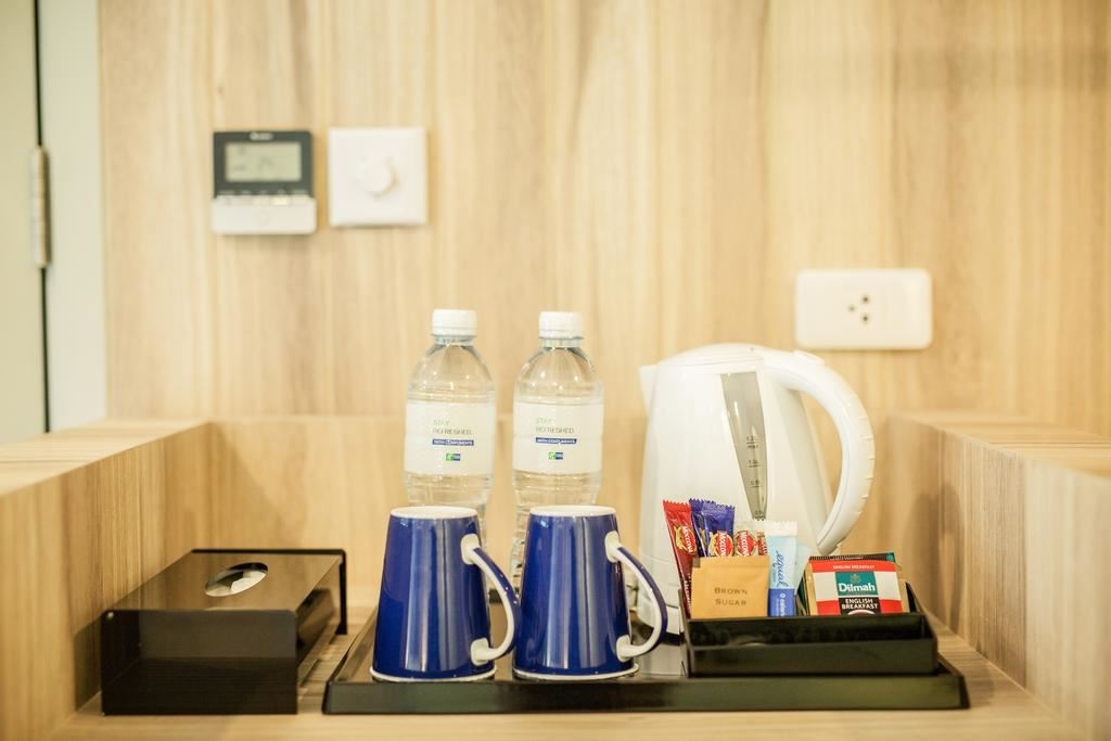 rooms-deluxe-pool-access-child-sharing-bed