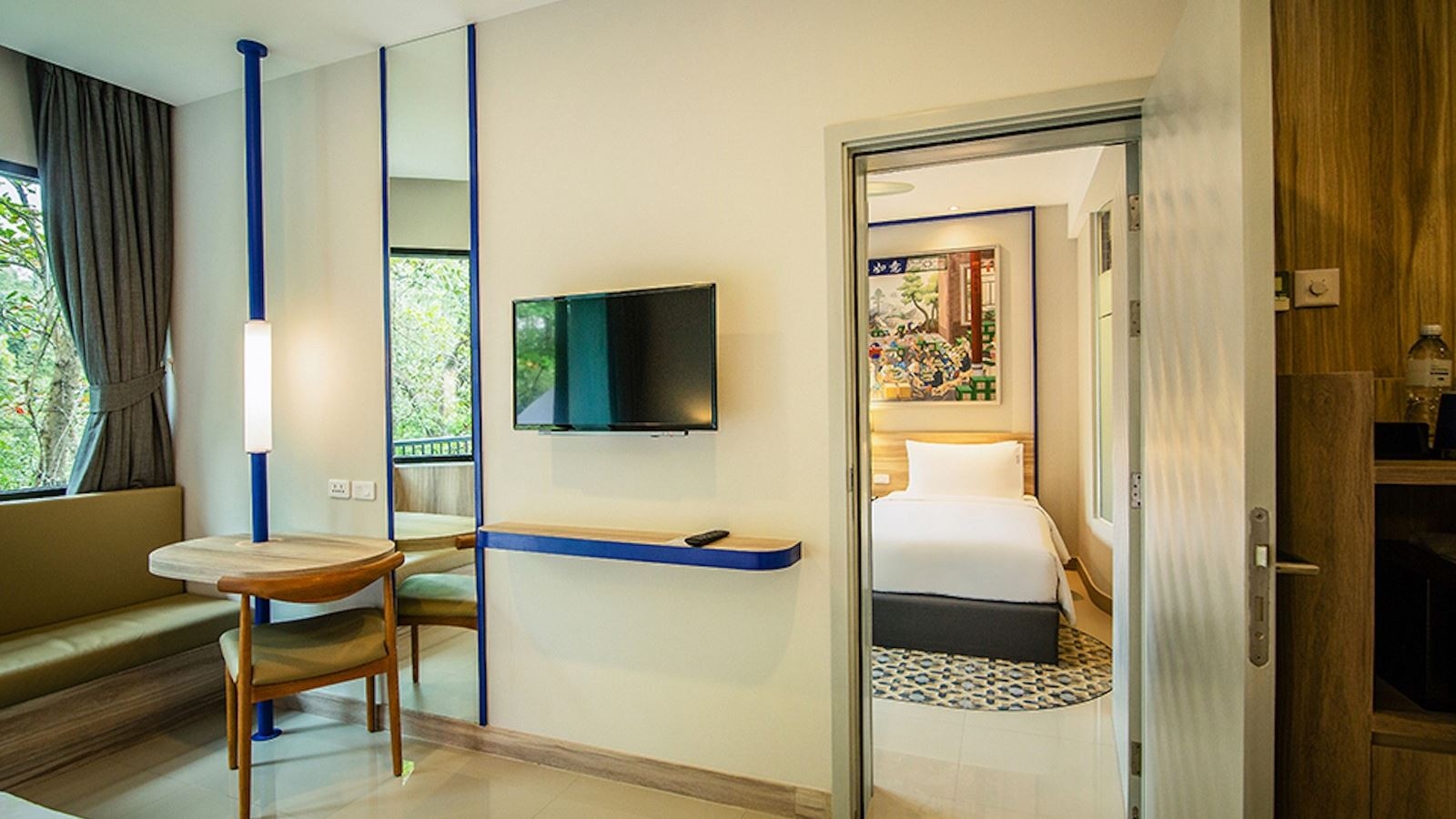 rooms-two-bedroom-family-pool-view-suite-child-sharing-bed