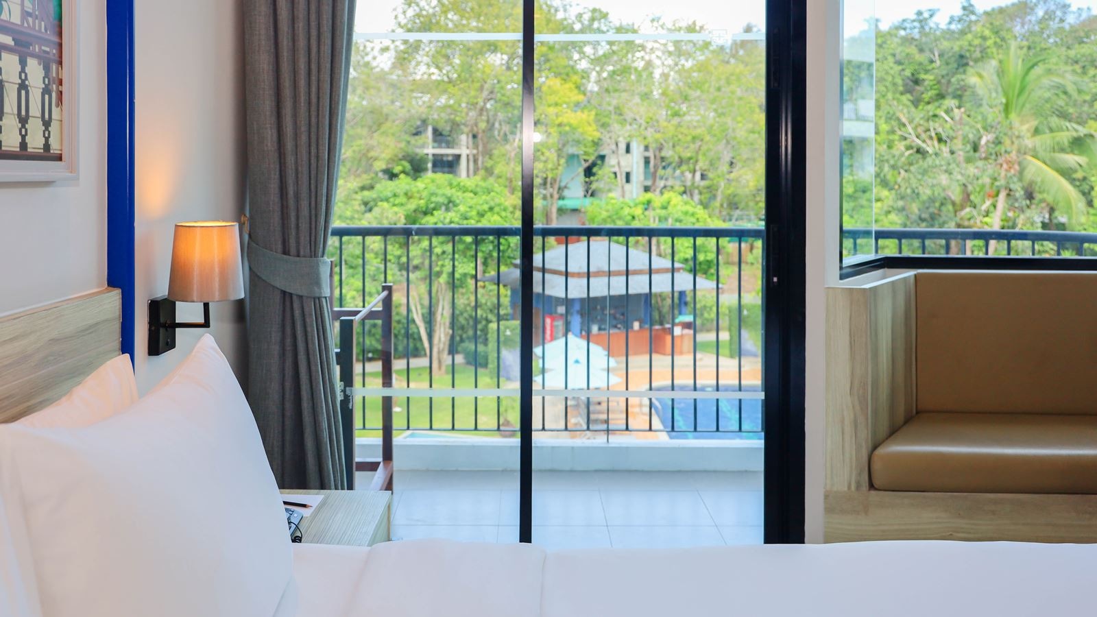 rooms-two-bedroom-family-pool-view-suite-child-sharing-bed