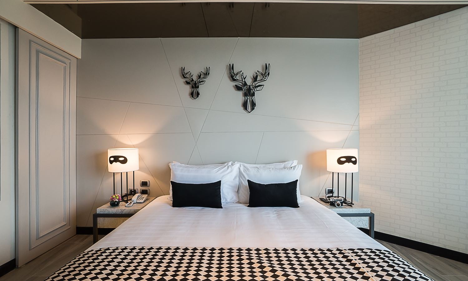 rooms-deluxe-room-sea-view