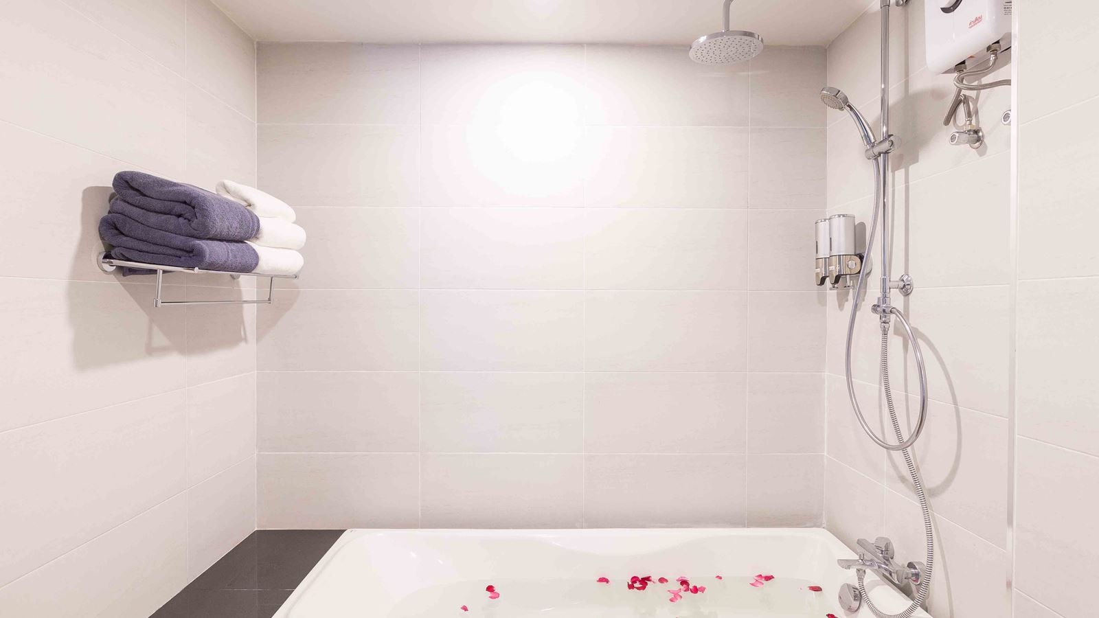 rooms-grand-deluxe-pool-access