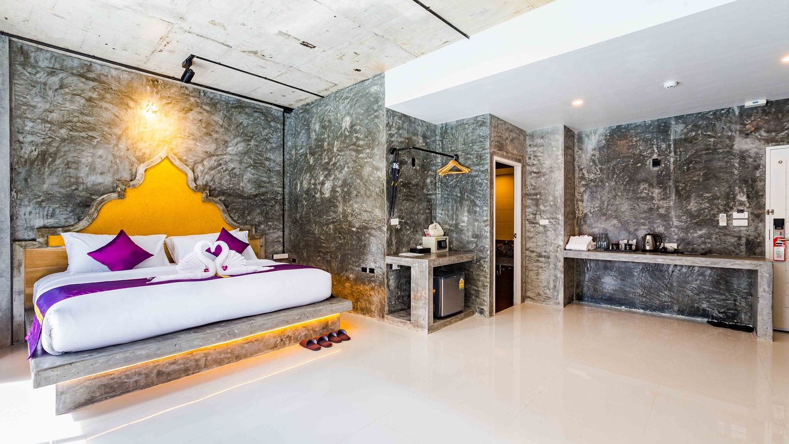 rooms-grand-deluxe-pool-access