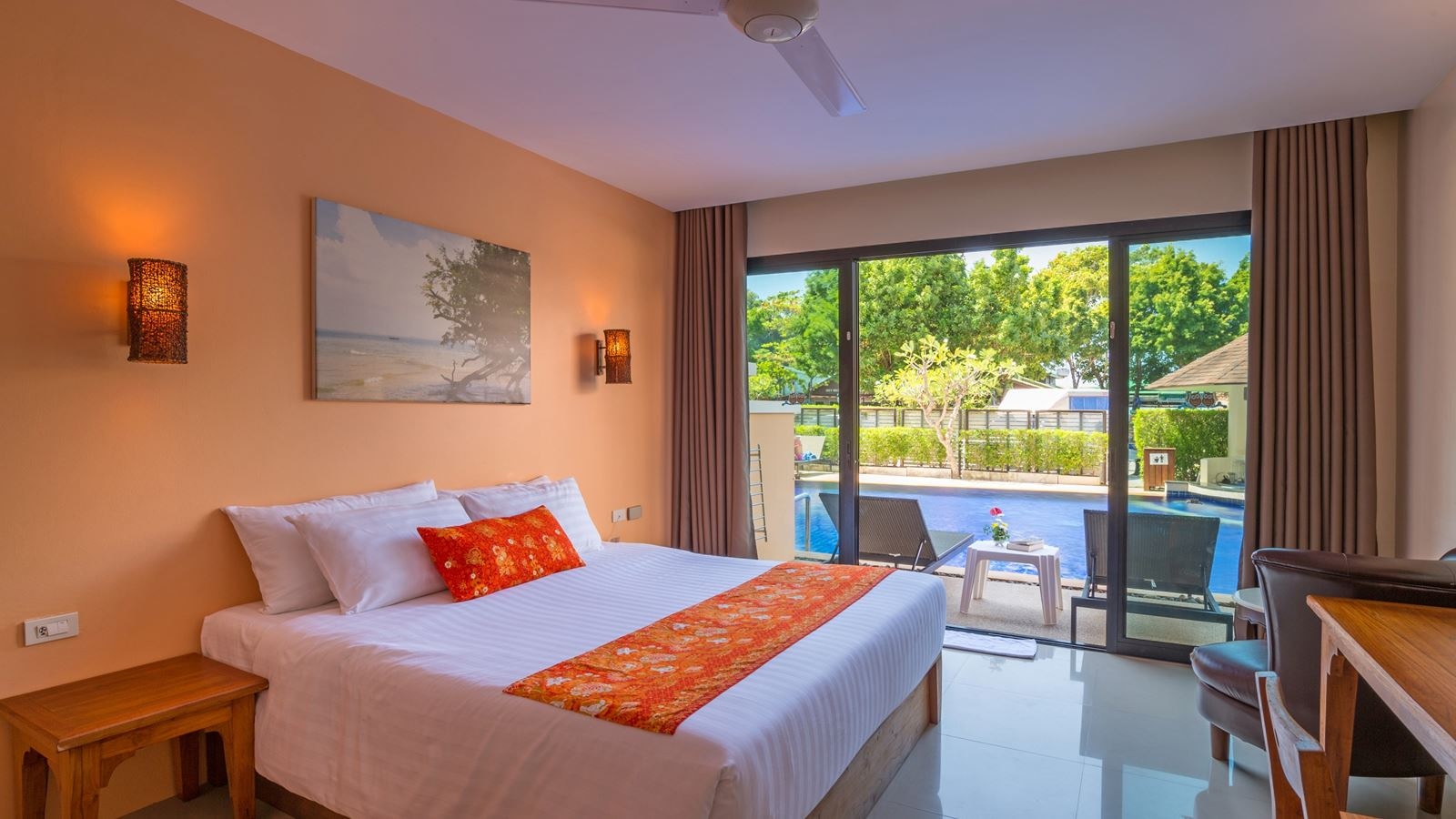 rooms-deluxe-pool-access