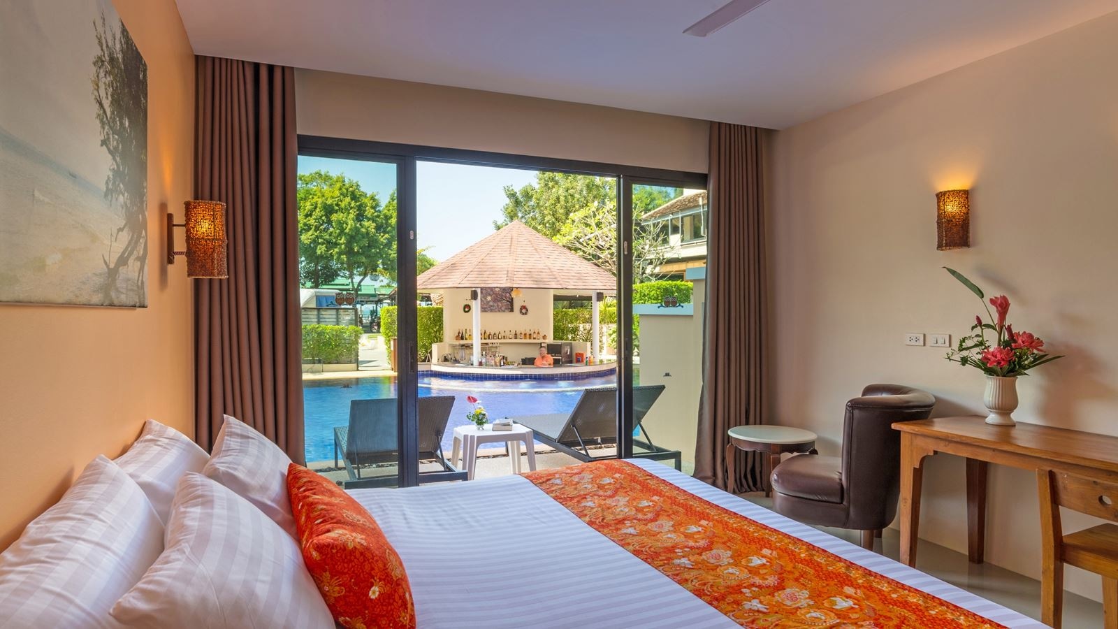 rooms-deluxe-pool-access