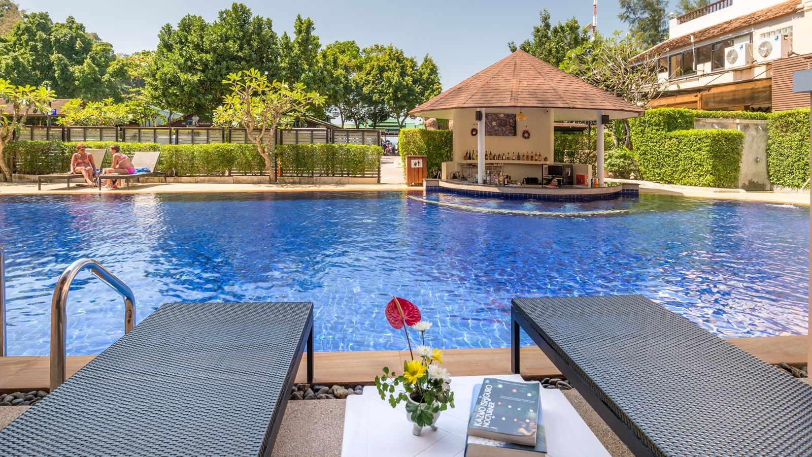 rooms-deluxe-pool-access