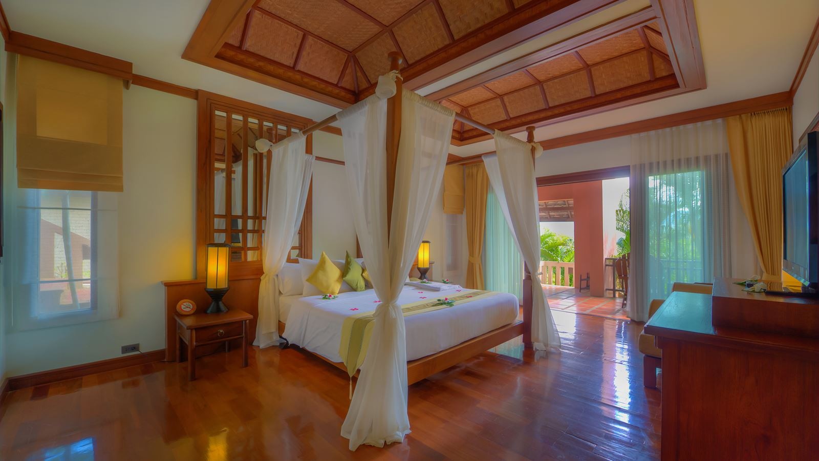 rooms-deluxe-balcony