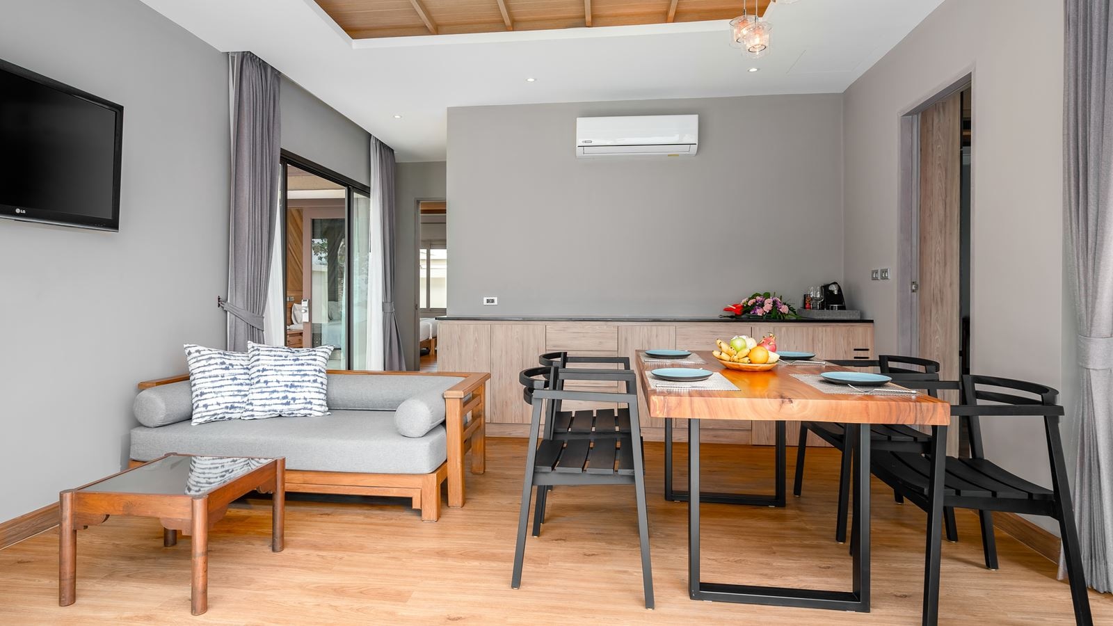 rooms-beach-front-pool-villa