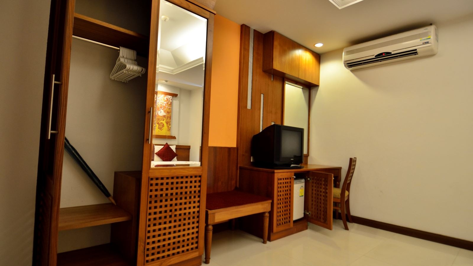 rooms-first-room-building