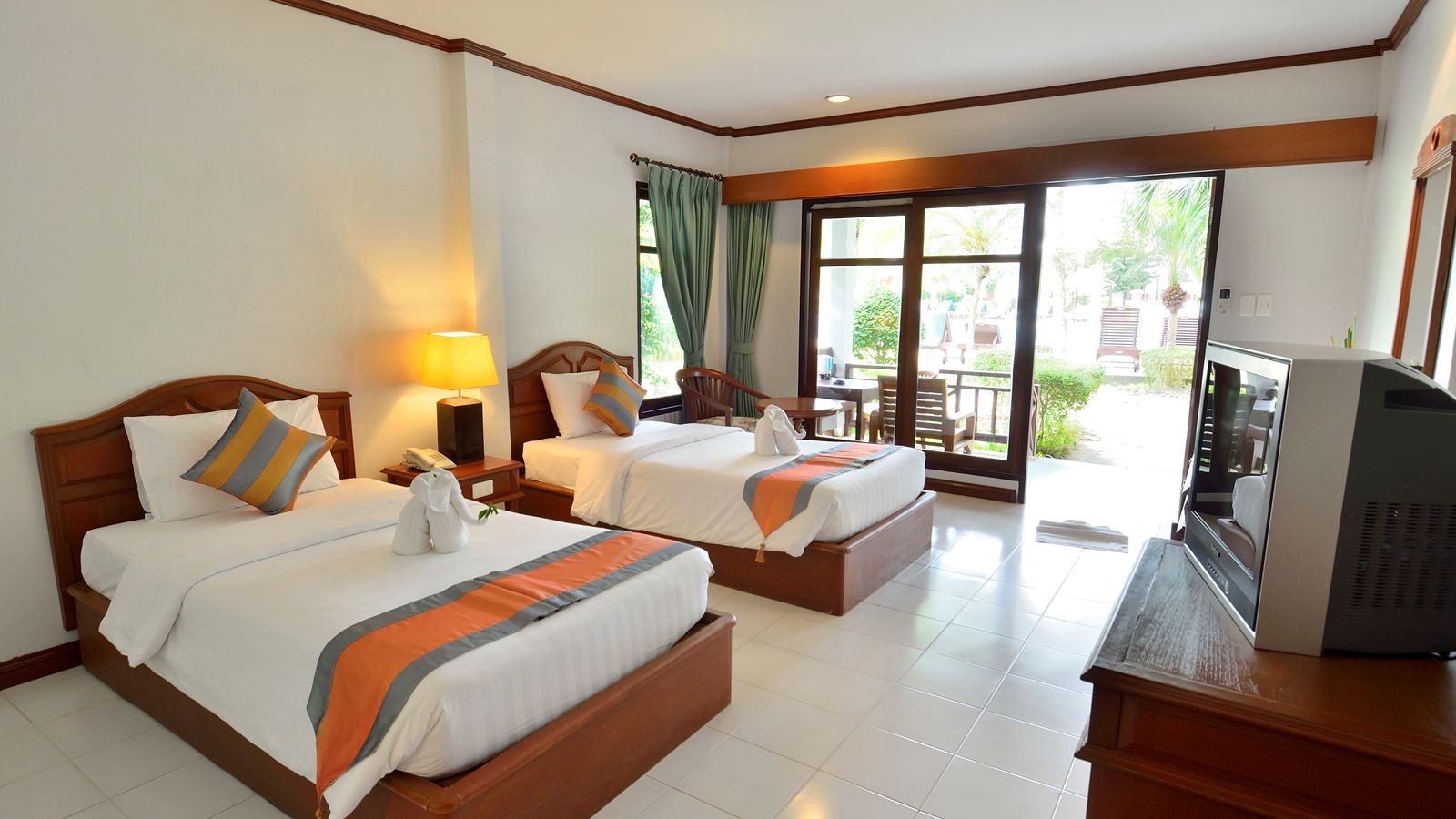 rooms-poolside-bungalow