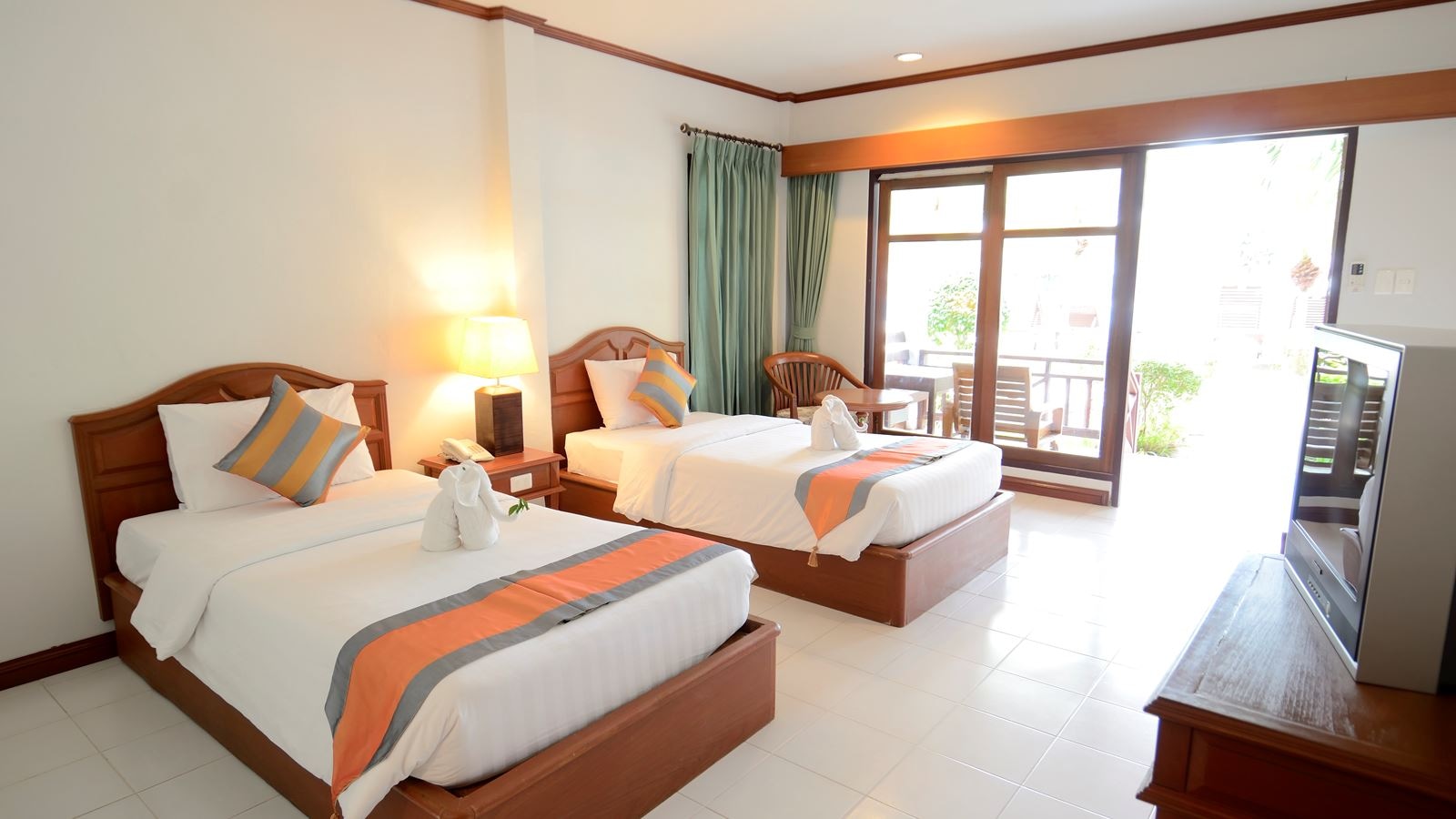 rooms-poolside-bungalow