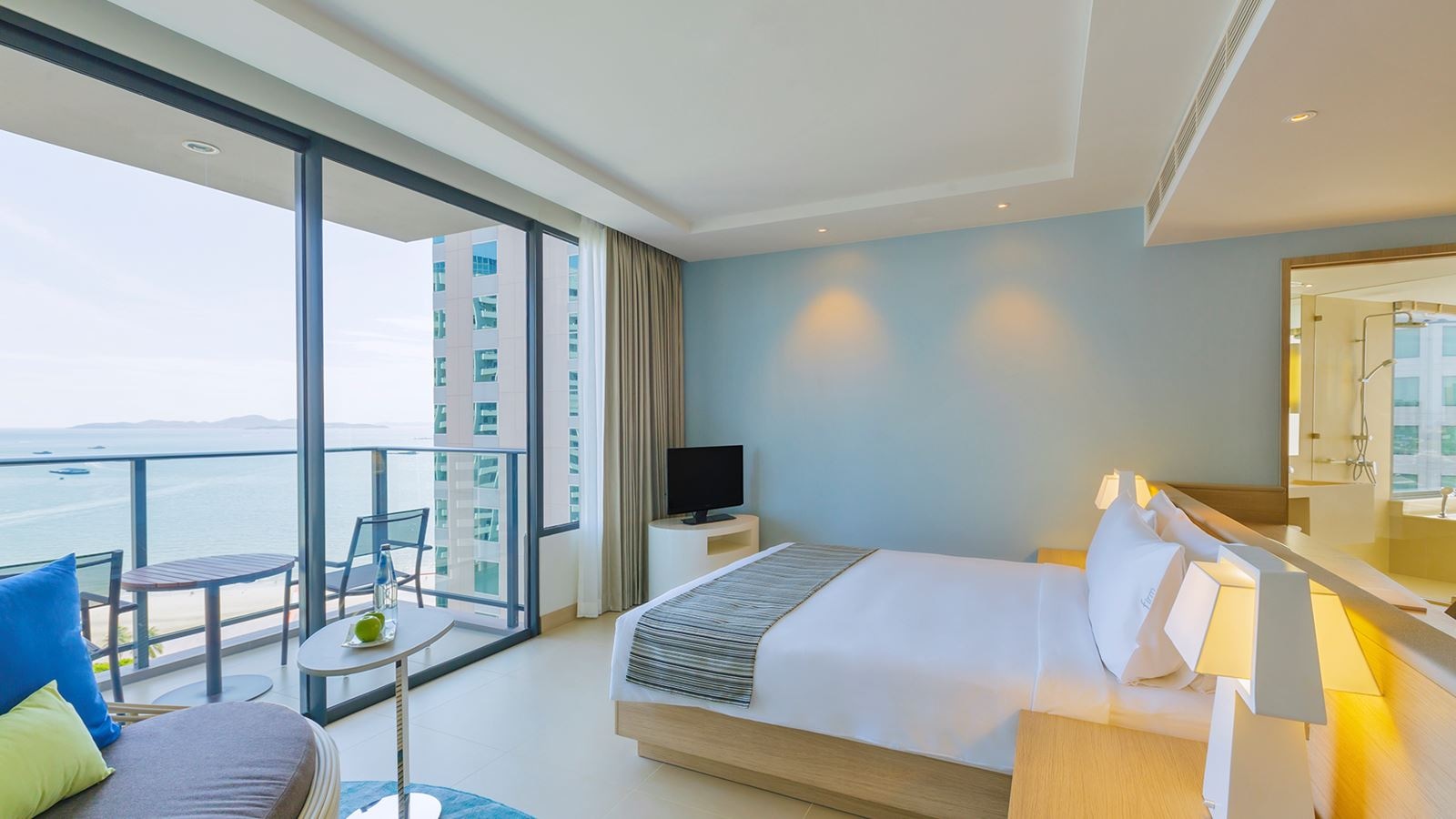 rooms-executive-club-access-corner-room--executive-tower
