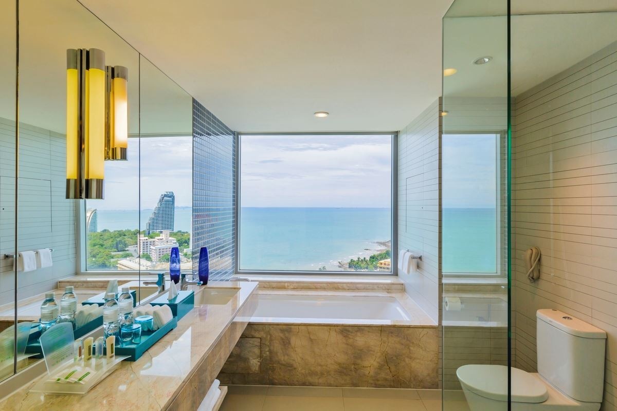 rooms-king-pattaya-bay-view-room--bay-tower