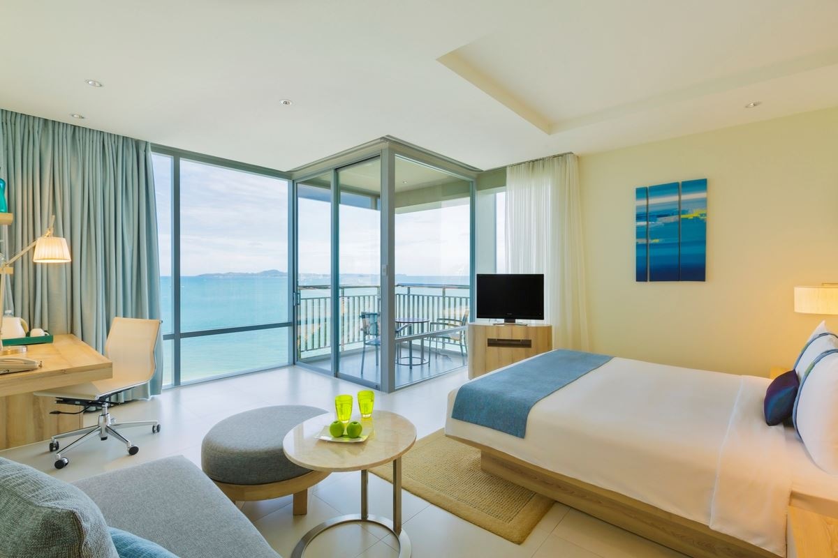 rooms-king-pattaya-bay-view-room--bay-tower