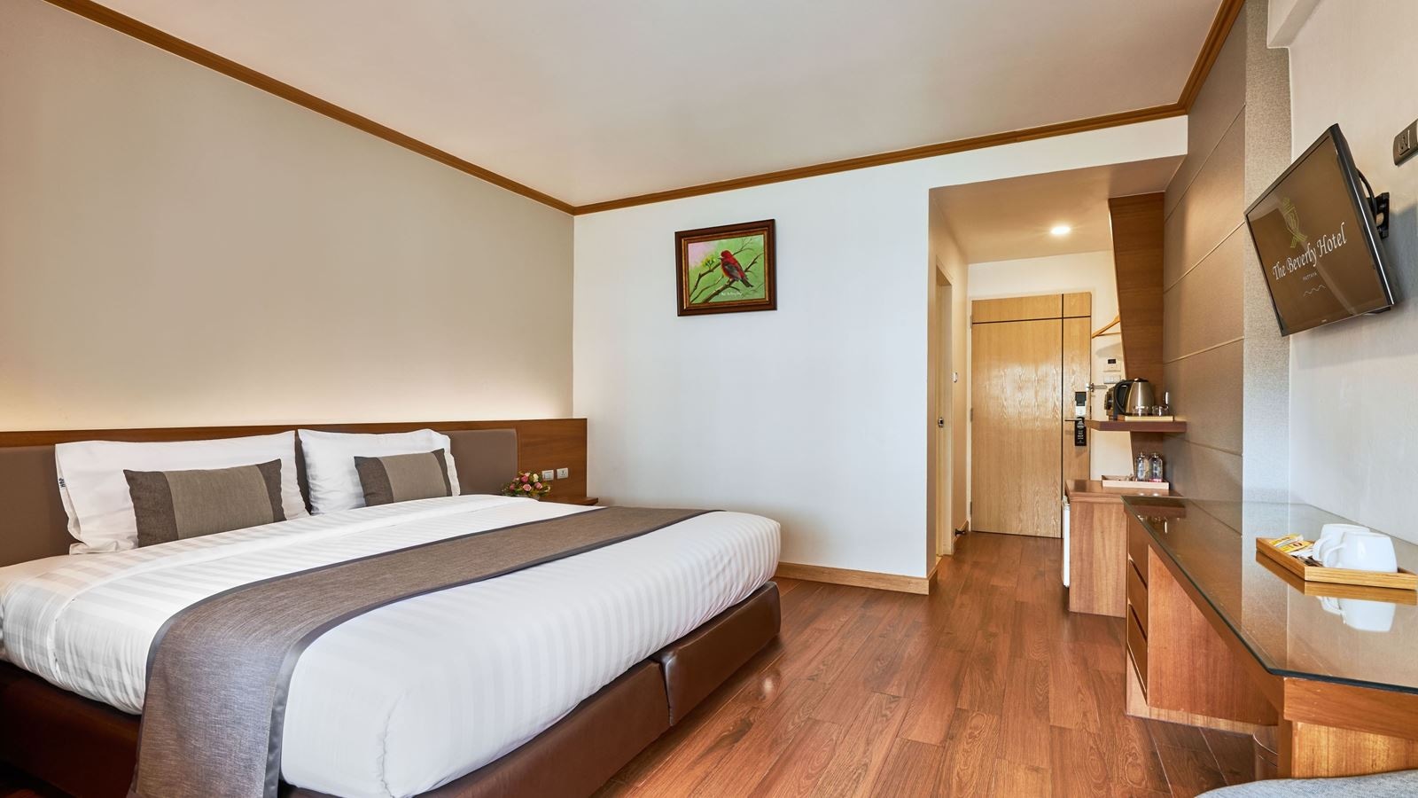 rooms-modern-superior-room