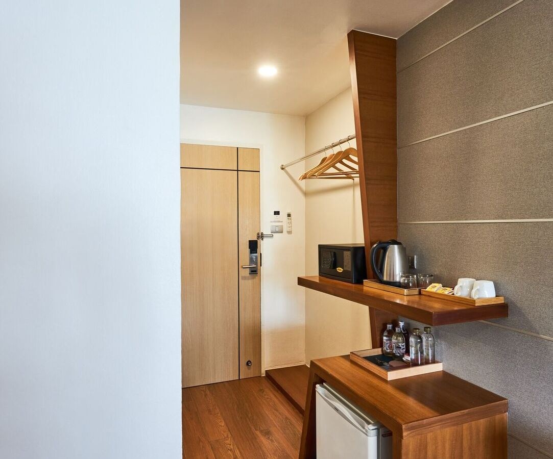 rooms-modern-superior-room