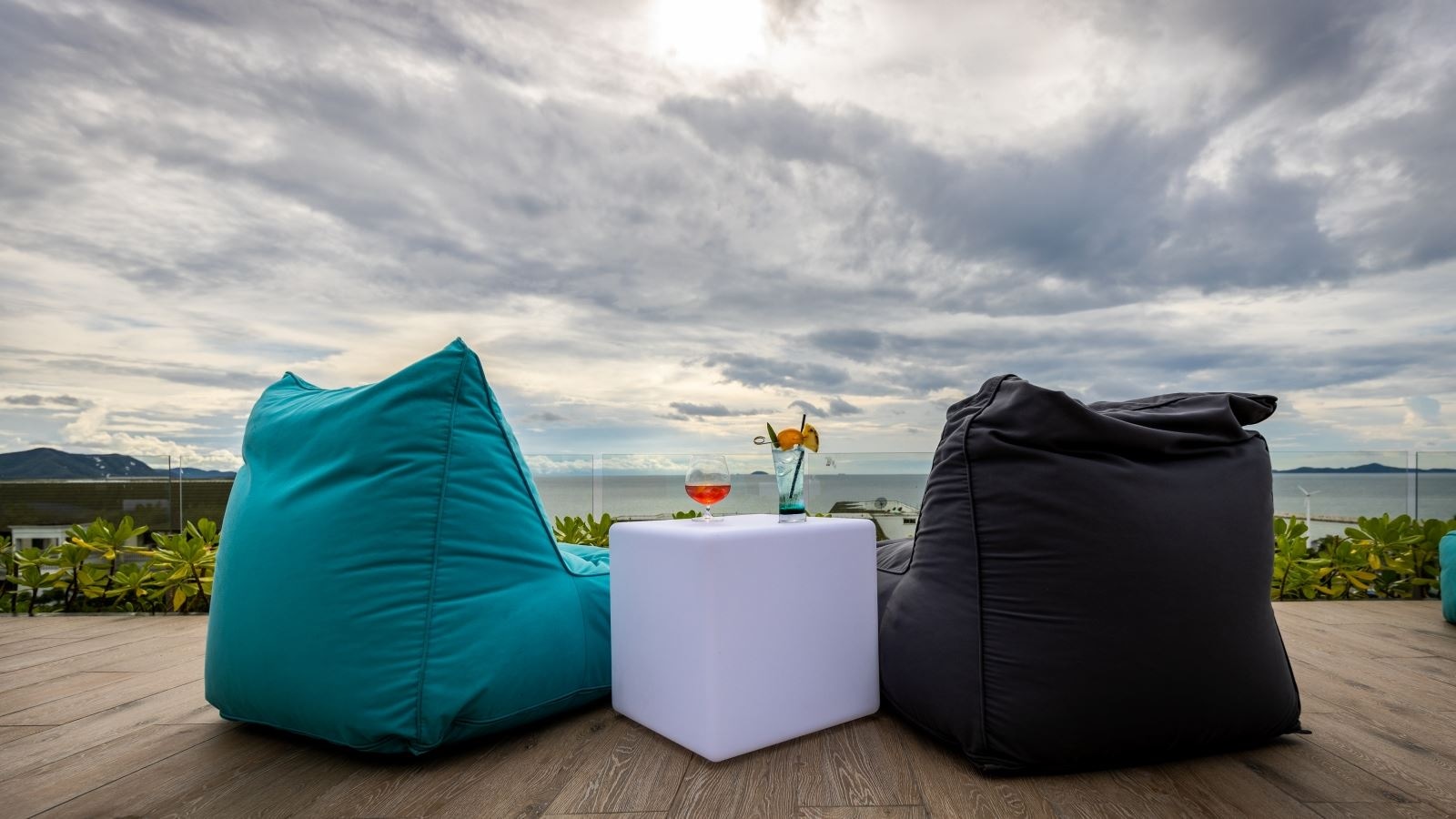 bars-sky-vibe-roof-top-bar