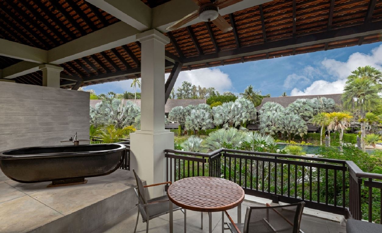 rooms-pearl-bed-suite