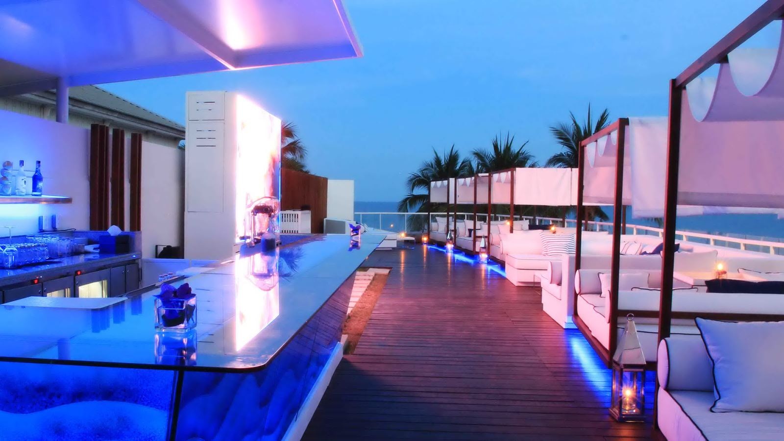 restaurants-azure-bar