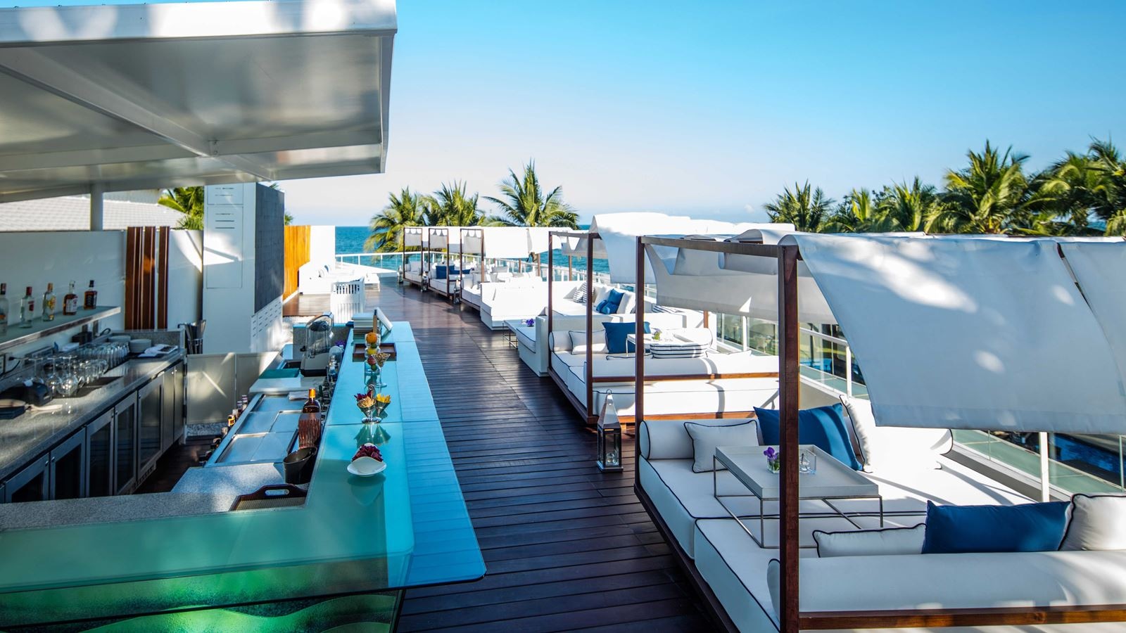 restaurants-azure-bar